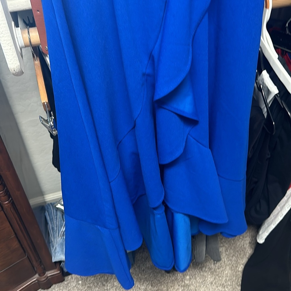 Dress - Picture 4 of 4
